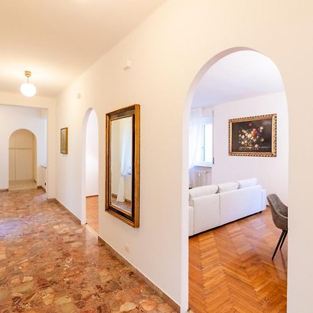 Domus Verona - Elegante Residenza Con Affaccio Su Porta Leoni Szoba fotó