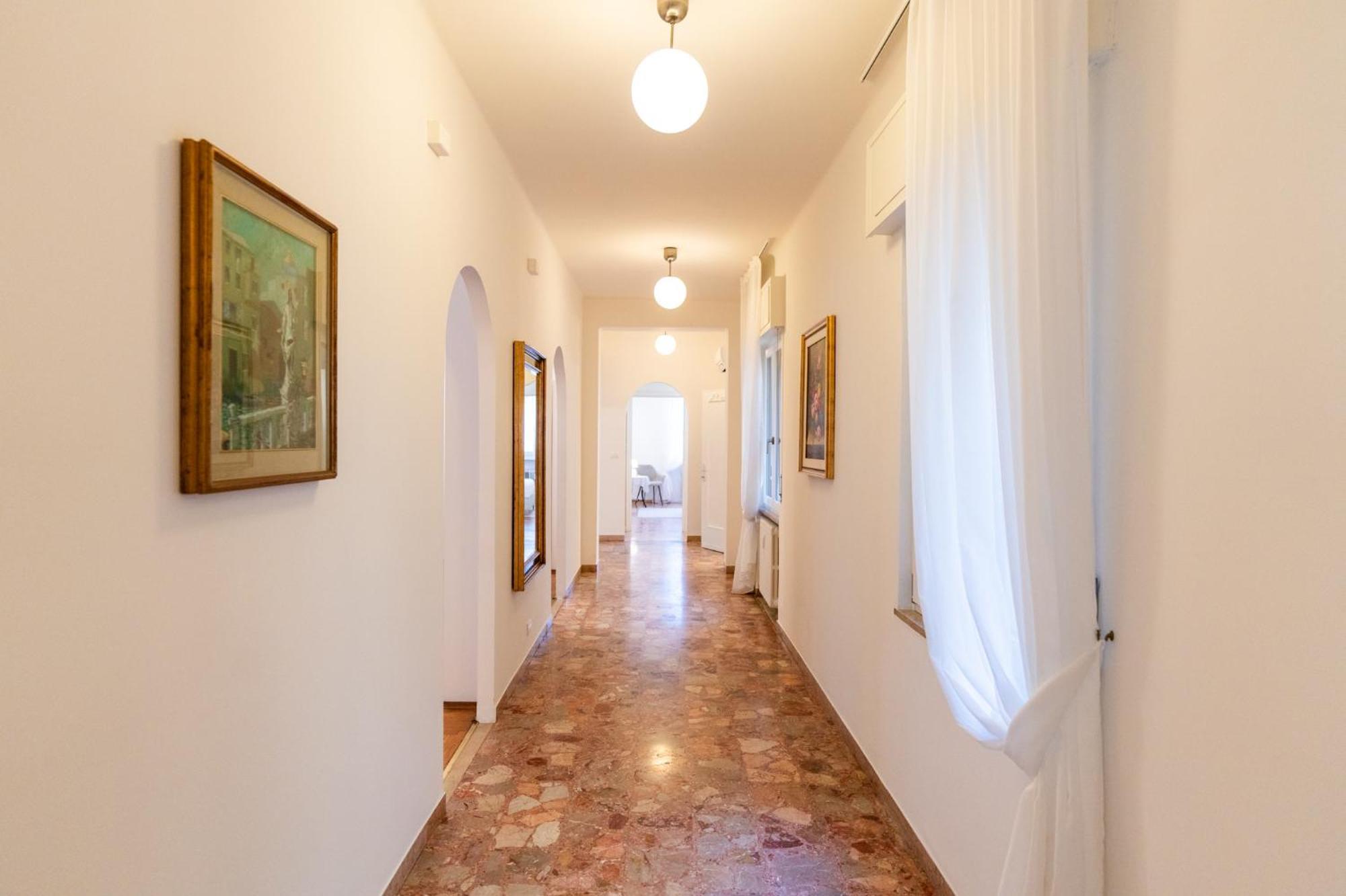 Domus Verona - Elegante Residenza Con Affaccio Su Porta Leoni Szoba fotó